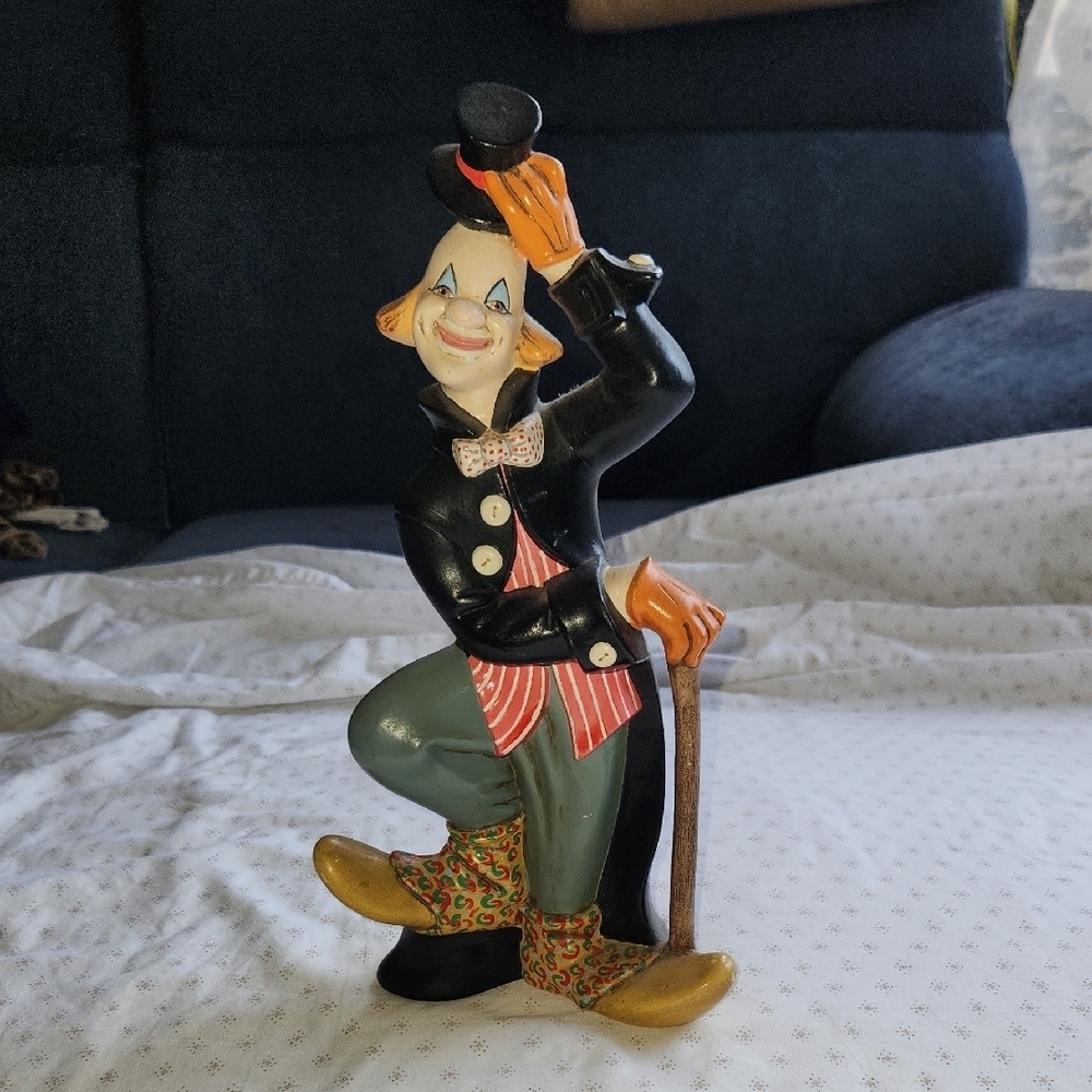 Vtg Atlantic Molds by V. Hobbs Colorful Circus Clown Figurine 12"